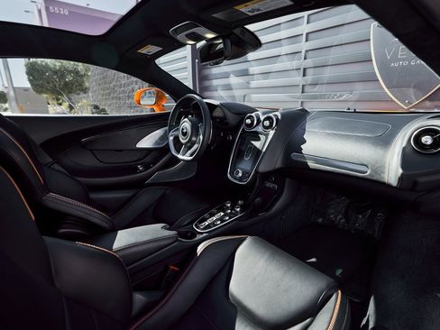 Used 2023 McLaren GT image 37