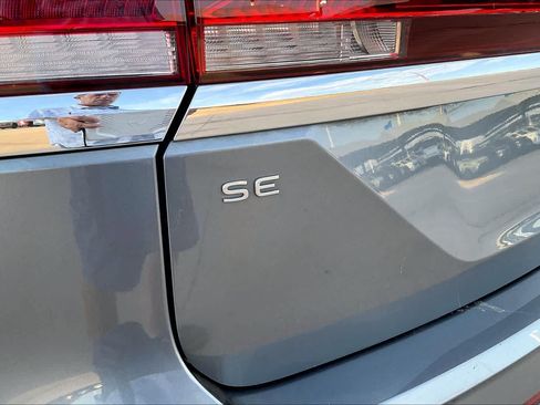 Used 2025 Volkswagen Atlas SE AWD/4WD image 9