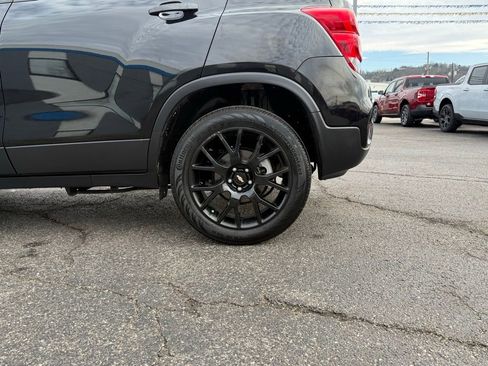 Used 2022 Chevrolet Trax LT w/ Midnight Edition image 25
