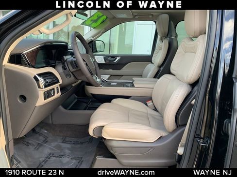Certified 2023 Lincoln Navigator Reserve image 11