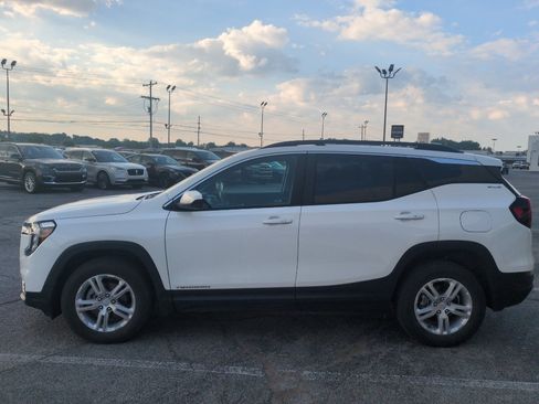 Used 2024 GMC Terrain SLE w/ Driver Convenience Package AWD/4WD image 9