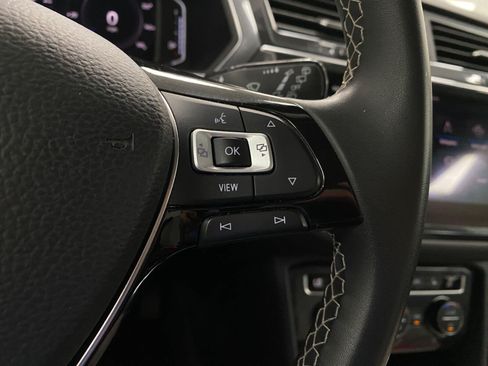 Used 2021 Volkswagen Tiguan SEL AWD/4WD image 17