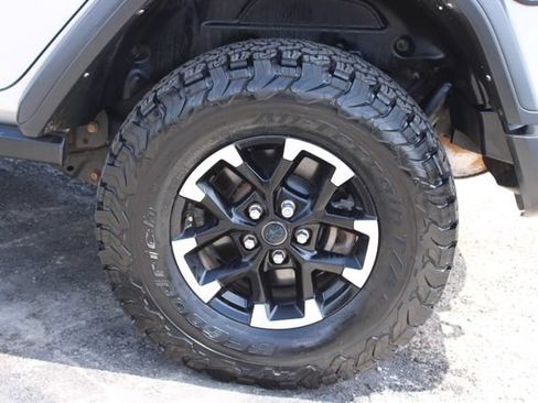 Used 2024 Jeep Wrangler Unlimited Rubicon 4xe AWD/4WD image 7