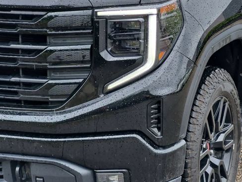 Used 2025 GMC Sierra 1500 Elevation w/ Preferred Package AWD/4WD image 11