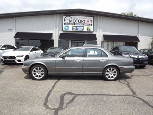 Used 2004 Jaguar XJ8 RWD image 2