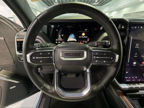 Used 2025 GMC Yukon XL Denali AWD/4WD image 17