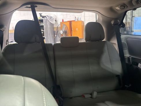 Used 2018 Toyota Sienna Limited Premium image 13