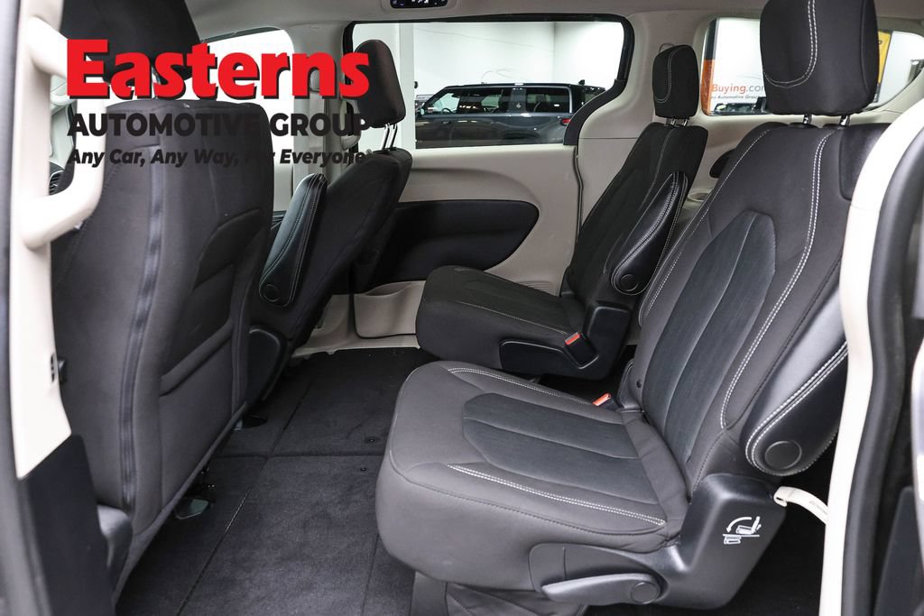 Used 2022 Chrysler Voyager LX FWD image 22
