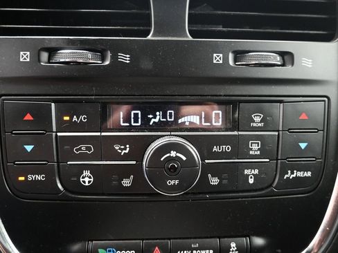 Used 2015 Chrysler Town & Country Touring-L w/ Driver Convenience Group image 25