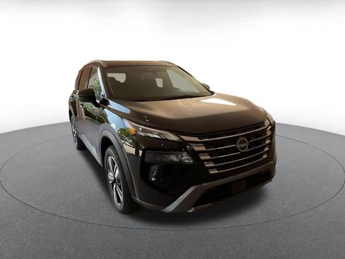 Used 2026 Nissan Rogue SL FWD image 3