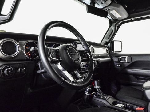 Used 2018 Jeep Wrangler Unlimited Sahara image 10