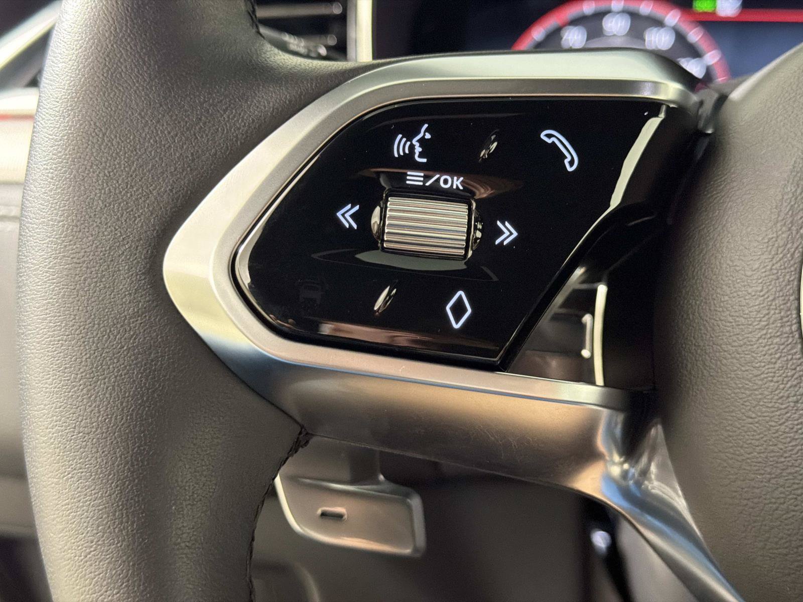 Certified 2024 Jaguar XF R-Dynamic SE AWD/4WD image 30
