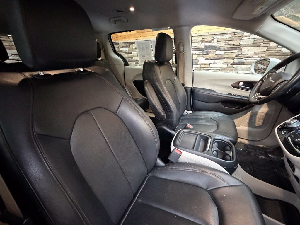 Used 2019 Chrysler Pacifica Touring-L w/ Advanced Safetytec Group FWD image 26