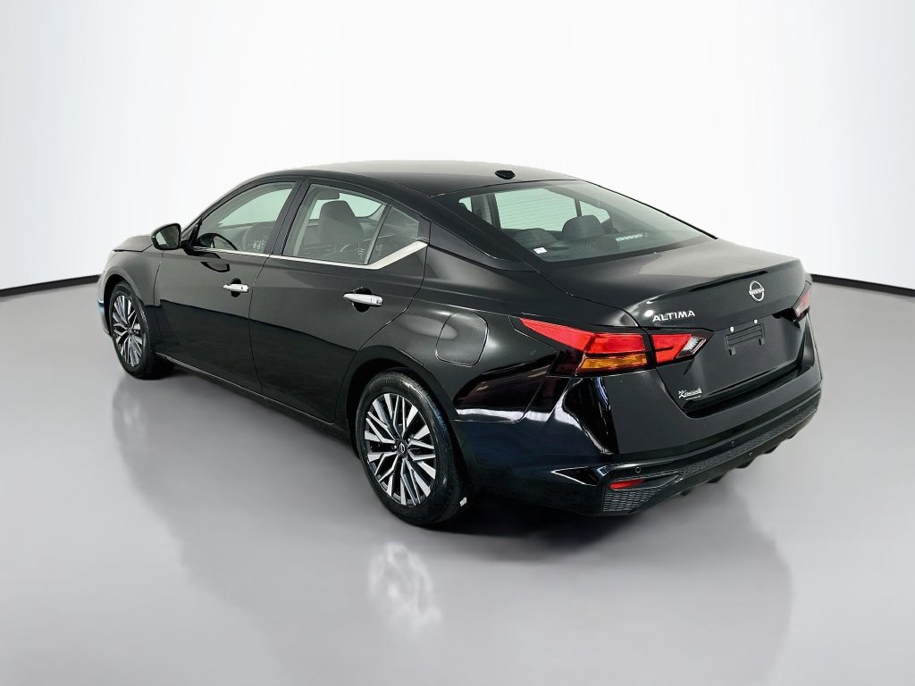 Used 2025 Nissan Altima 2.5 SV FWD image 5
