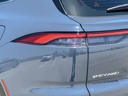 Certified 2025 Toyota Crown Signia AWD/4WD image 26