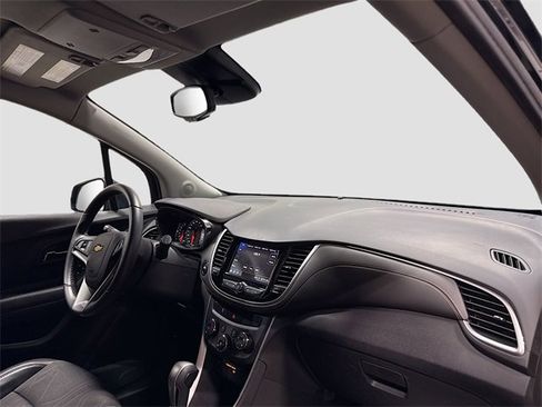Used 2022 Chevrolet Trax LT w/ LT Convenience Package image 28