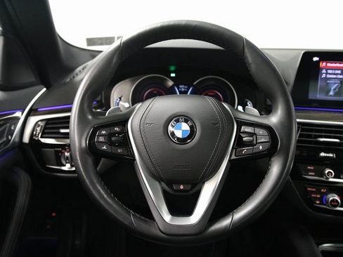 Used 2019 BMW 530e xDrive image 12