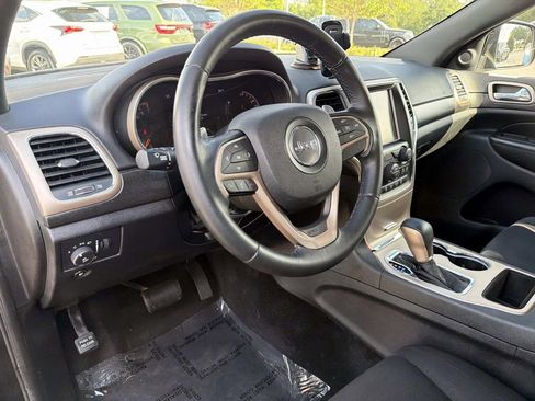 Used 2017 Jeep Grand Cherokee Laredo w/ Quick Order Package 2BE image 21