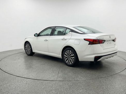 Used 2025 Nissan Altima 2.5 SV image 6