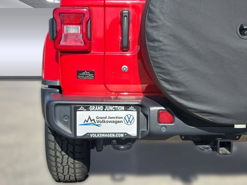 Used 2019 Jeep Wrangler Unlimited Sahara w/ Safety Group image 10