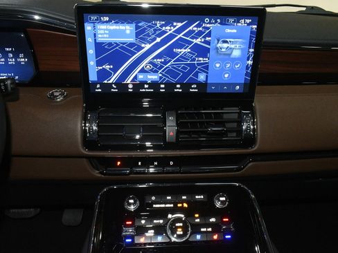 Used 2023 Lincoln Navigator Reserve image 34