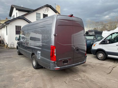 Used 2022 Mercedes-Benz Sprinter 4500 image 4