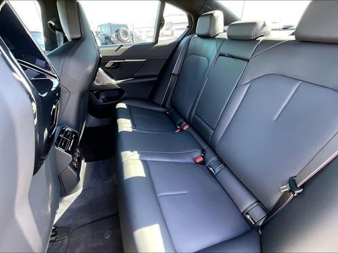 Used 2026 BMW M5 w/ Executive Package image 19