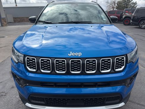 Used 2025 Jeep Compass Limited AWD/4WD image 3