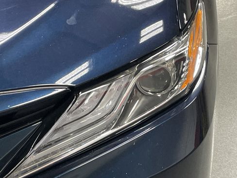 Used 2021 Toyota Camry XLE w/ Navigation Upgrade Package image 6