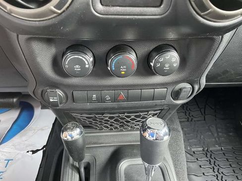 Used 2018 Jeep Wrangler Unlimited Sport AWD/4WD image 28