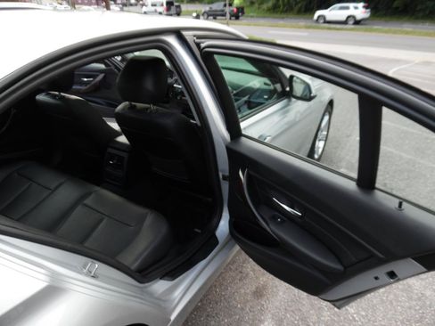 Used 2015 BMW 320i xDrive Sedan AWD/4WD image 20