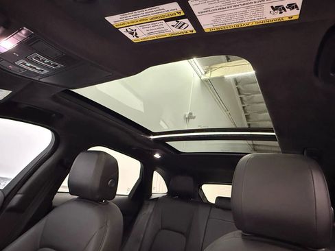 Used 2019 Jaguar F-PACE Premium image 21