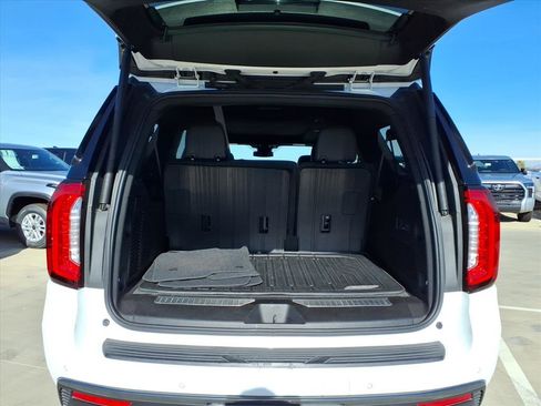 Used 2023 GMC Yukon XL AT4 w/ AT4 Premium Plus Package image 10