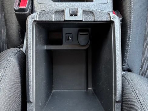 Used 2018 Nissan Rogue SV AWD/4WD image 38
