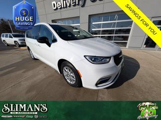 Used 2024 Chrysler Pacifica Touring-L FWD video 1