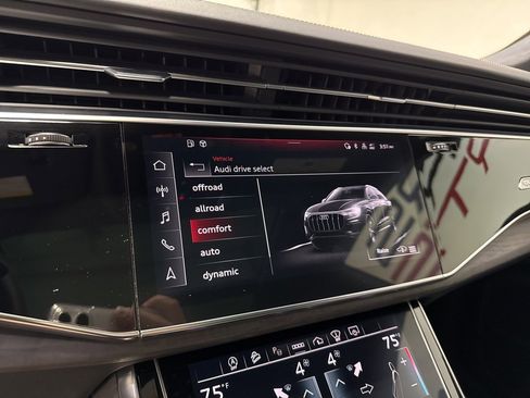 Used 2023 Audi Q8 Prestige w/ Prestige Package image 19