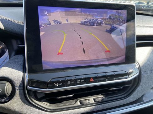 Used 2024 Jeep Compass Latitude image 27