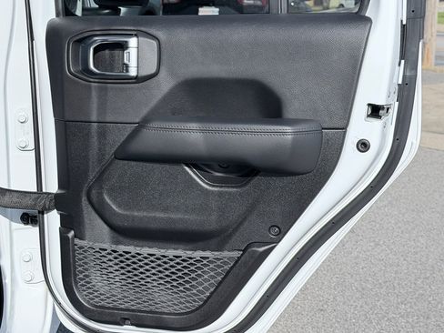 Used 2023 Jeep Wrangler Unlimited Sahara image 33