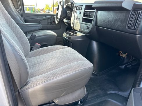 Used 2014 GMC Savana 2500 RWD image 8