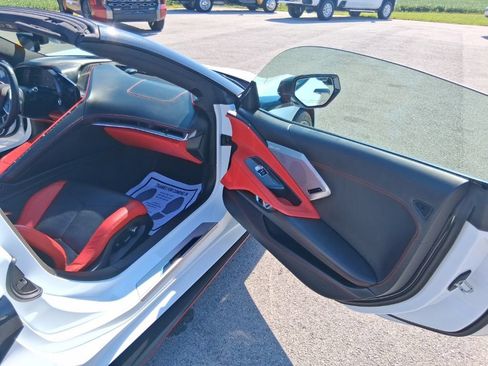 Used 2021 Chevrolet Corvette Stingray Premium Conv w/ Z51 Performance Package RWD image 15