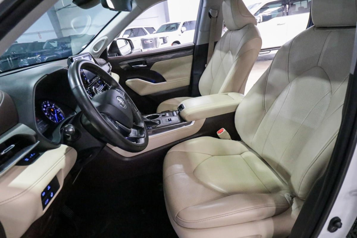 Used 2021 Toyota Highlander Limited FWD image 15