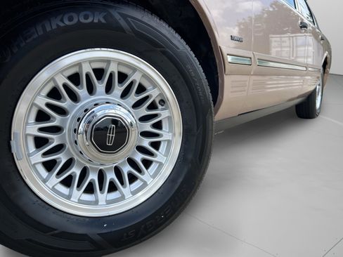 Used 1996 Lincoln Town Car Executive RWD image 34
