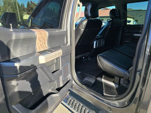 Used 2017 Ford F250 Lariat w/ Lariat Value Package AWD/4WD image 31