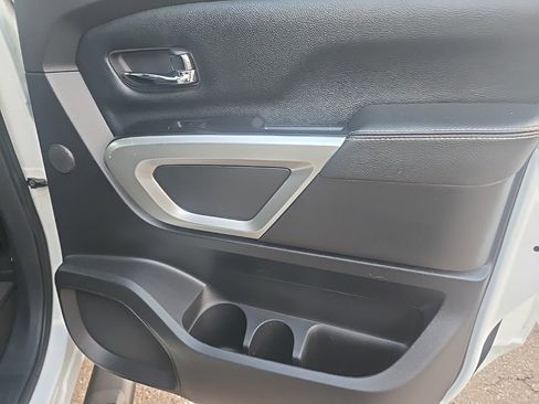 Used 2018 Nissan Titan PRO-4X image 27
