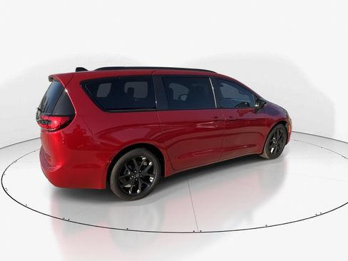 New 2026 Chrysler Pacifica Limited w/ S Appearance Package FWD image 8