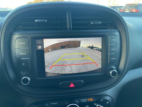 Used 2025 Kia Soul LX w/ LX Technology Package image 24
