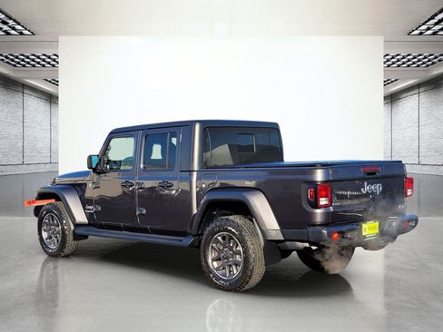 Used 2020 Jeep Gladiator Overland w/ Trailer Tow Package image 9