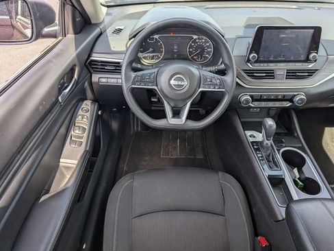 Used 2024 Nissan Altima 2.5 SV FWD image 28