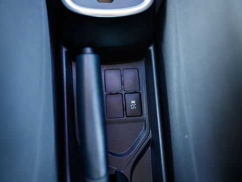 Used 2016 Toyota Yaris L image 42