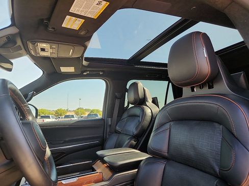 Used 2025 Lincoln Navigator Black Label AWD/4WD image 7